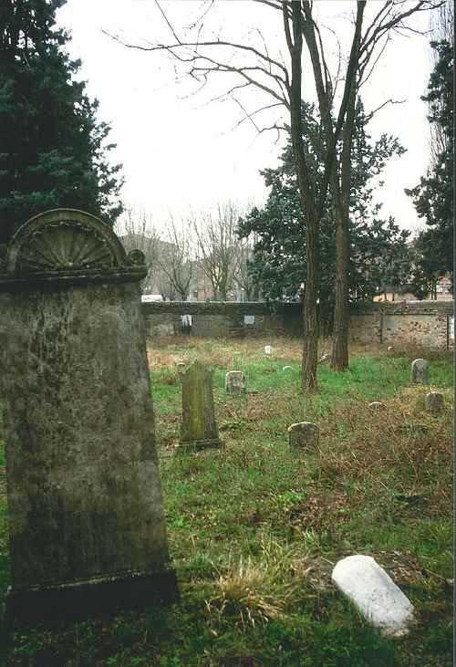 thumbs//cimiteri_ebraici/cento/Cento_cebraico-med.jpg